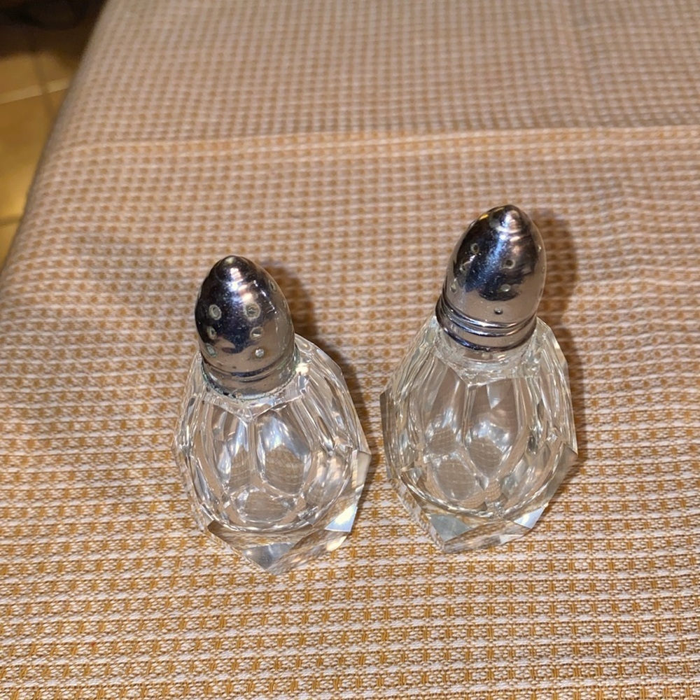 Vintage 1960’s cut crystal salt pepper shakers - Picture 3 of 4